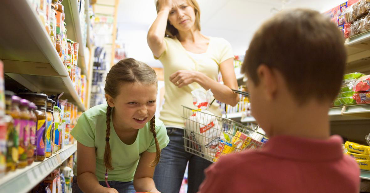 Qué hacer cuando tu hijo la lía en público